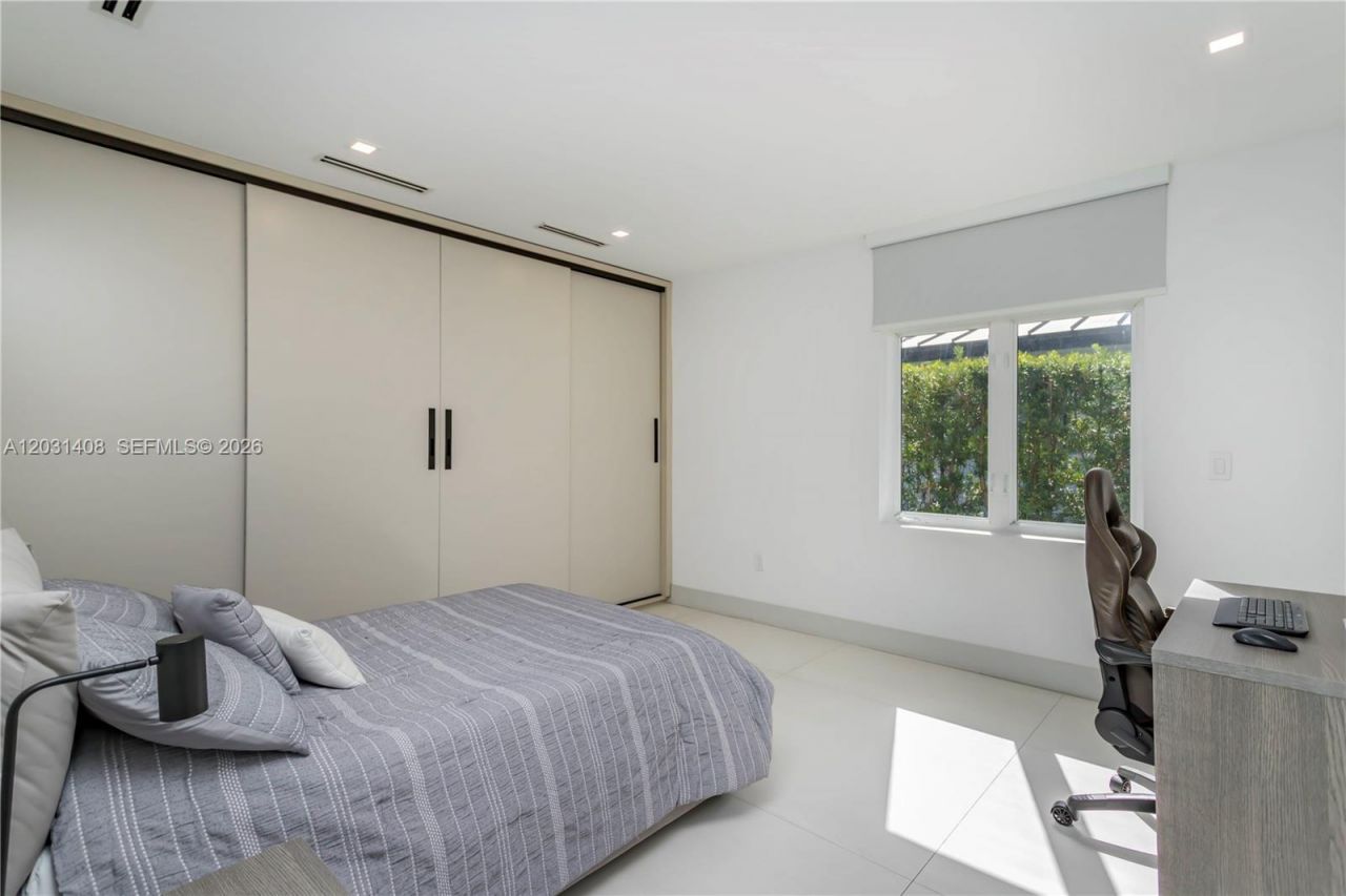 301 E Shore Dr E , Unit 301, Miami, FL 33133 Photo