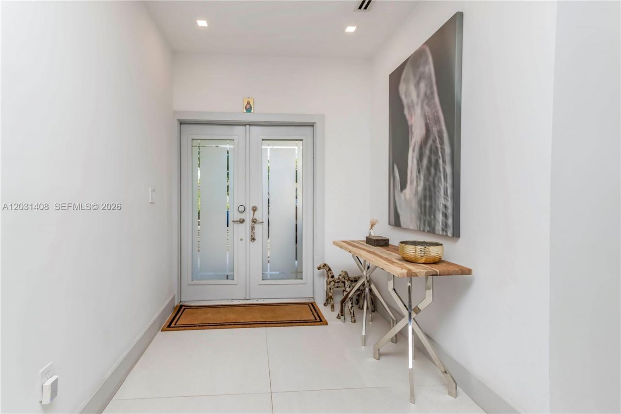 301 E Shore Dr E , Unit 301, Miami, FL 33133 Photo