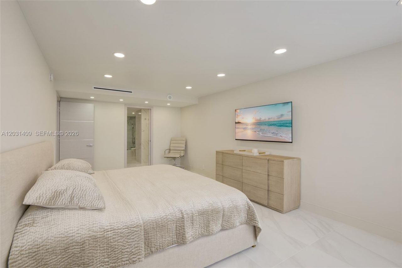 600 Three Islands Blvd , Unit 403, Hallandale Beach, FL 33009 Photo