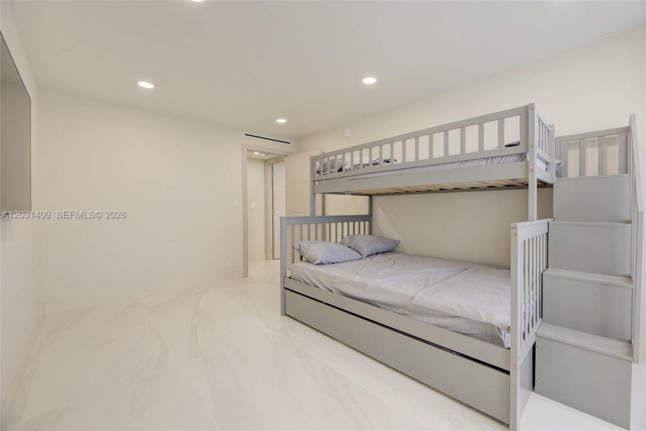 600 Three Islands Blvd , Unit 403, Hallandale Beach, FL 33009 Photo