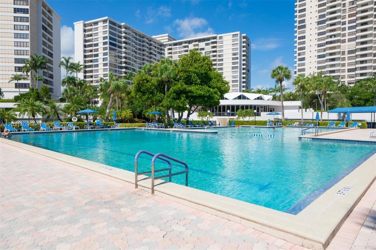 600 Three Islands Blvd , Unit 403, Hallandale Beach, FL 33009 Photo