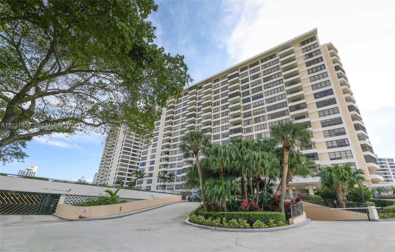 600 Three Islands Blvd , Unit 403, Hallandale Beach, FL 33009 Photo