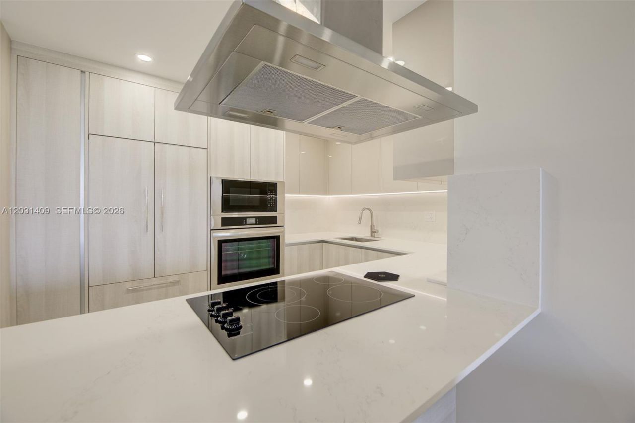 600 Three Islands Blvd , Unit 403, Hallandale Beach, FL 33009 Photo