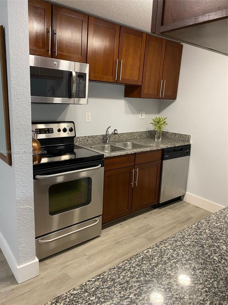 8950 SW 69th Ct, Unit 308, Pinecrest, FL 33156 Photo