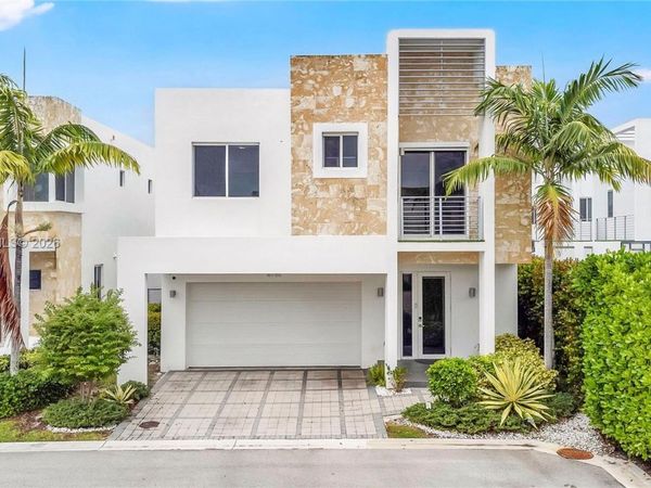 6750 NW 103rd Ave , Doral, FL 33178