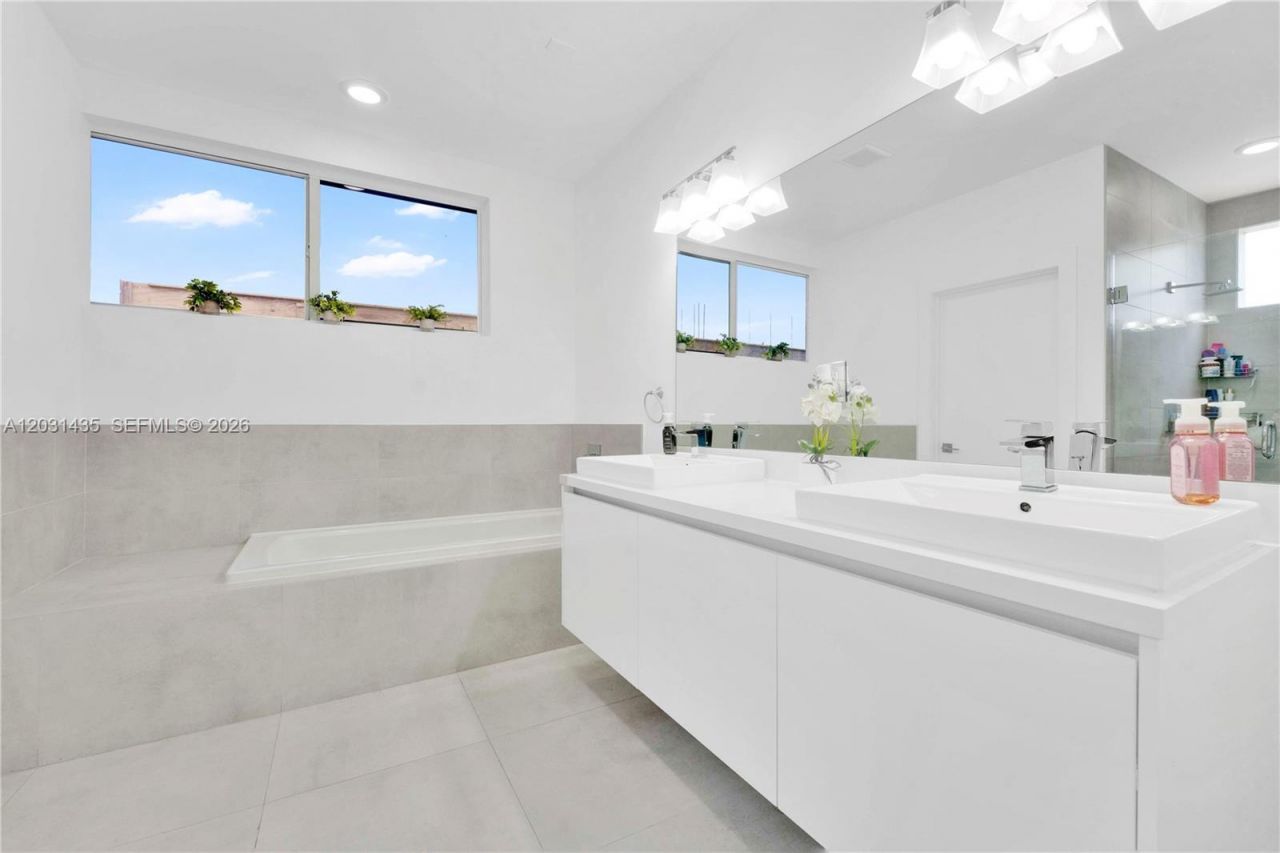 6750 NW 103rd Ave , Doral, FL 33178 Photo