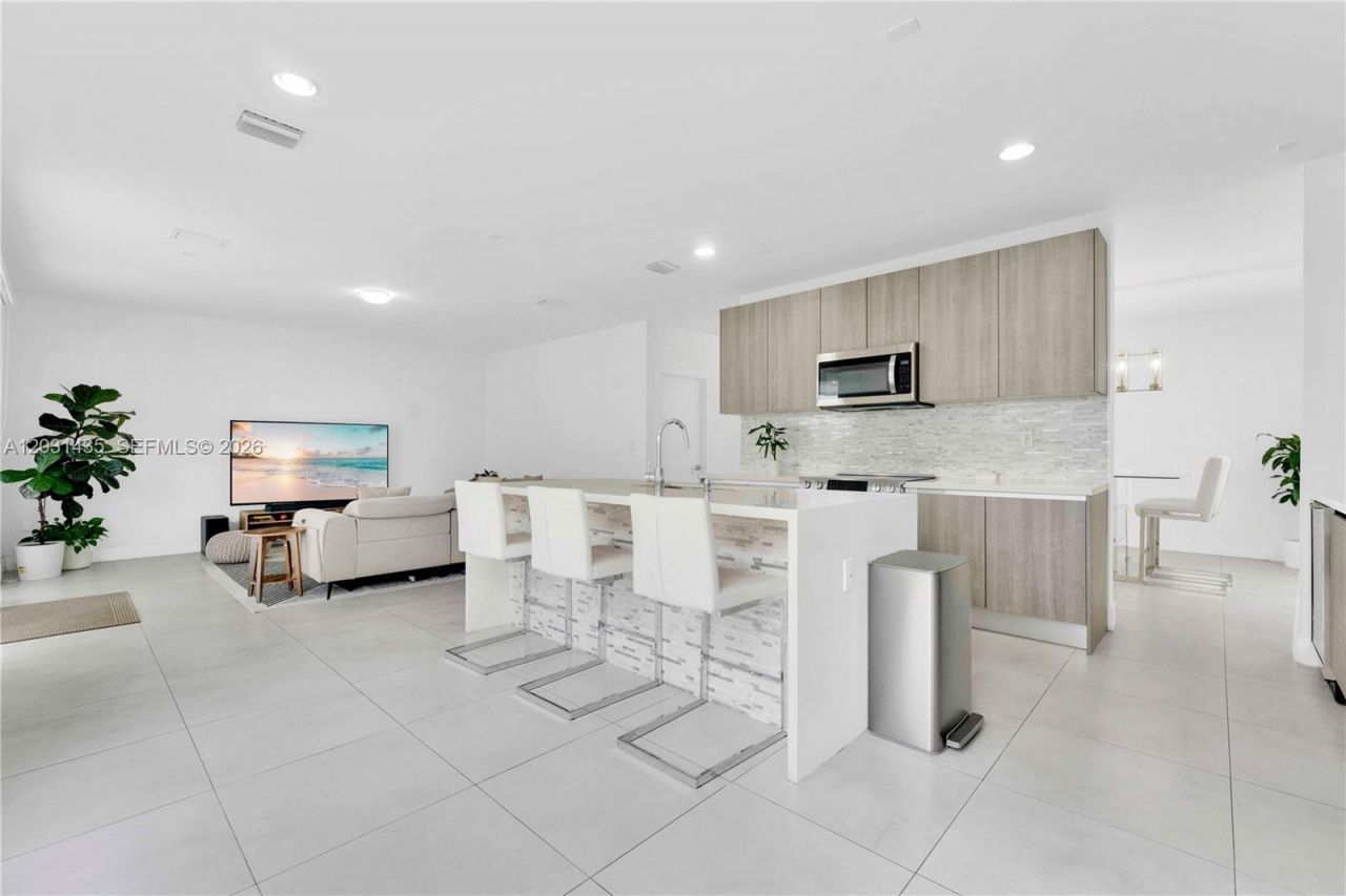 6750 NW 103rd Ave , Doral, FL 33178 Photo
