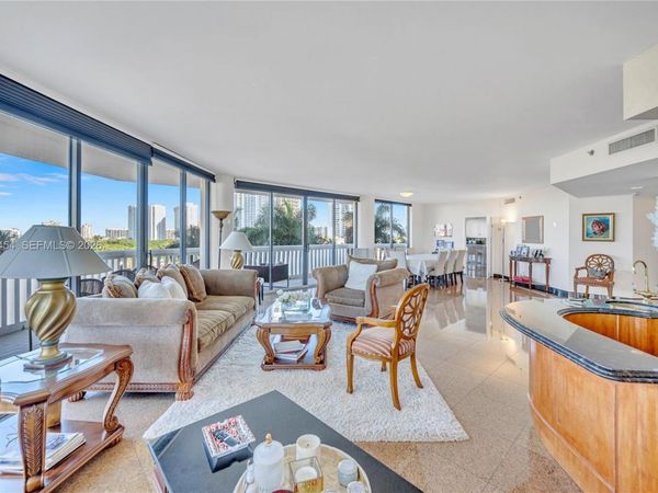 2000 Island Blvd , Unit 806, Aventura, FL 33160