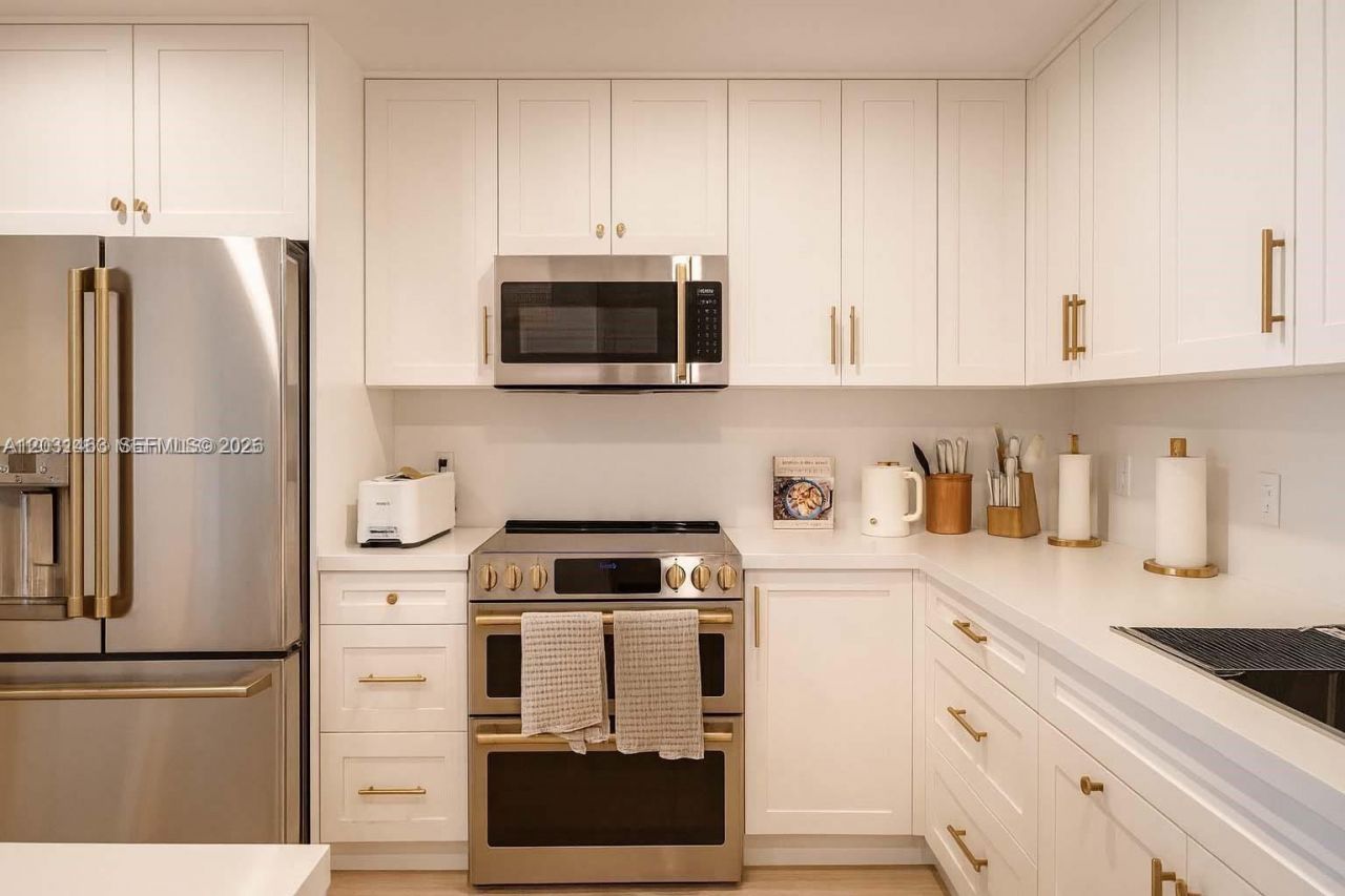 8877 Collins Ave , Unit PH-8, Surfside, FL 33154 Photo