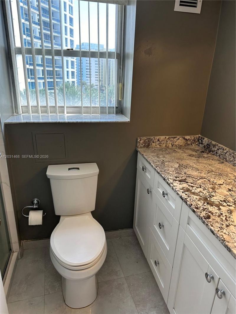 6039 Collins Ave, Unit 728, Miami Beach, FL 33140 Photo