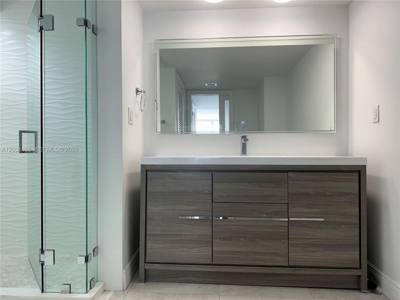 6039 Collins Ave, Unit 728, Miami Beach, FL 33140 Photo