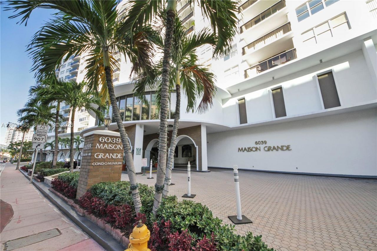 6039 Collins Ave, Unit 728, Miami Beach, FL 33140 Photo