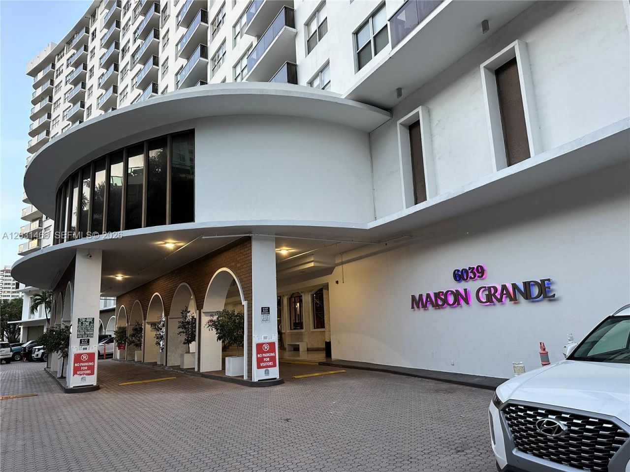 6039 Collins Ave, Unit 728, Miami Beach, FL 33140 Photo