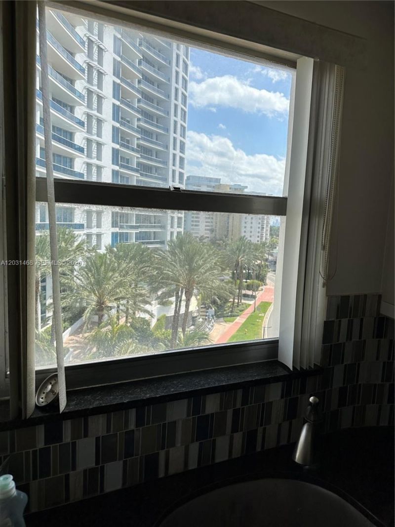 6039 Collins Ave, Unit 728, Miami Beach, FL 33140 Photo
