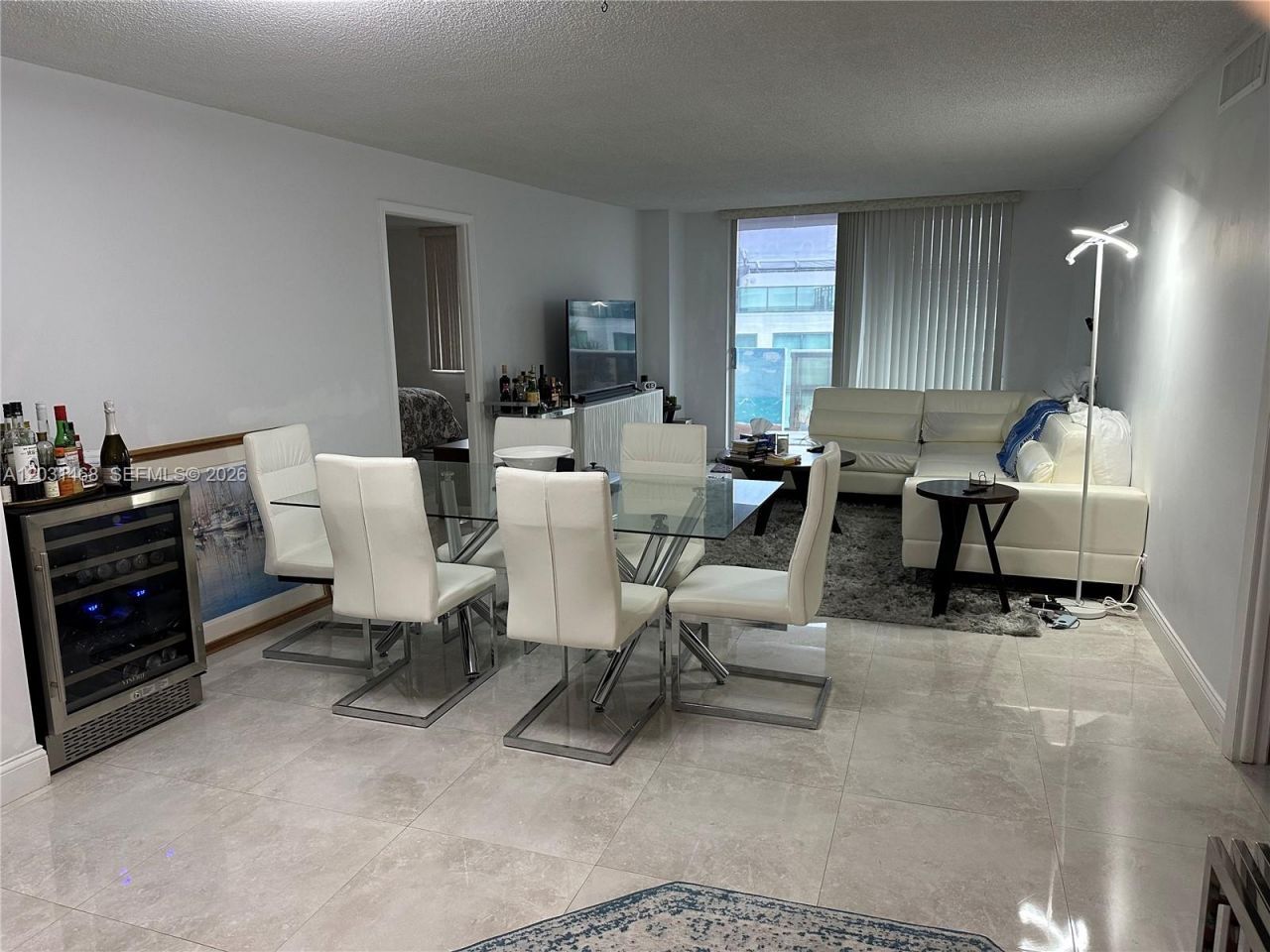 6039 Collins Ave, Unit 728, Miami Beach, FL 33140 Photo