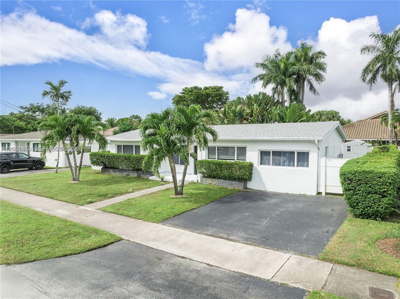 21230 NE 24th Ct , Miami, FL 33180 Photo