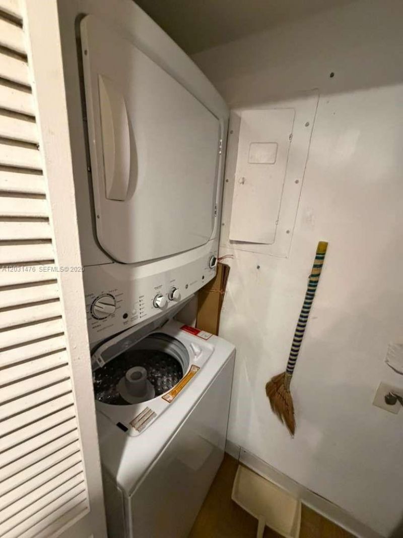 140 Lakeview Dr, Unit 211, Weston, FL 33326 Photo
