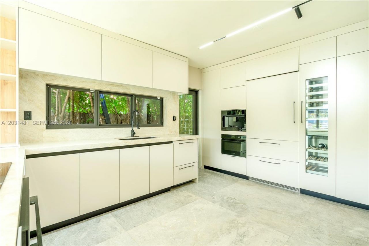 7850 Hawthorne Ave , Miami Beach, FL 33141 Photo