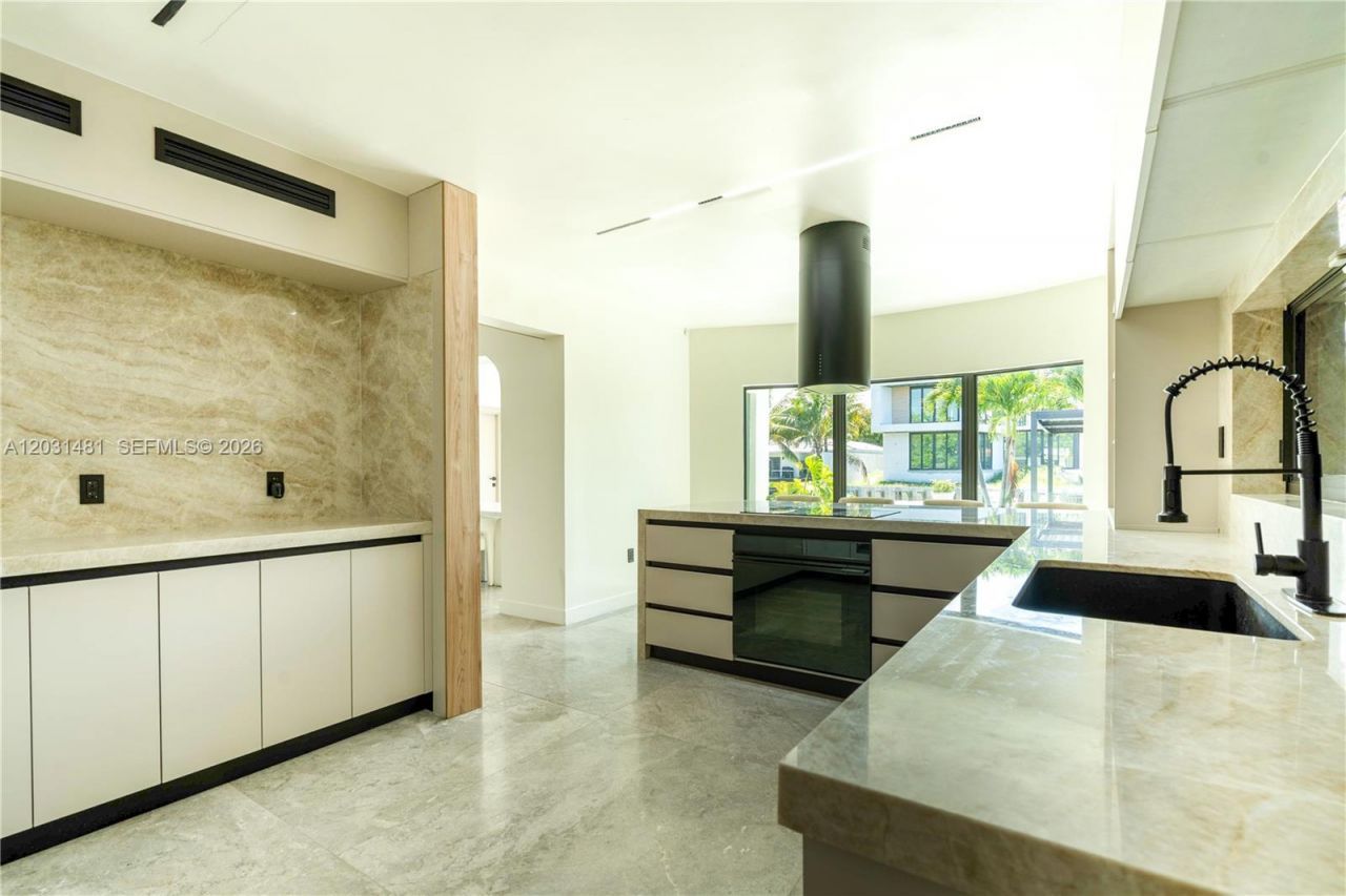 7850 Hawthorne Ave , Miami Beach, FL 33141 Photo