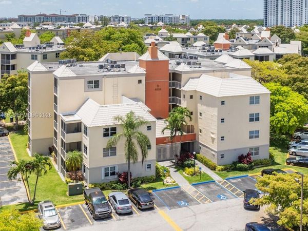 8333 Lake Dr , Unit 102, Doral, FL 33166