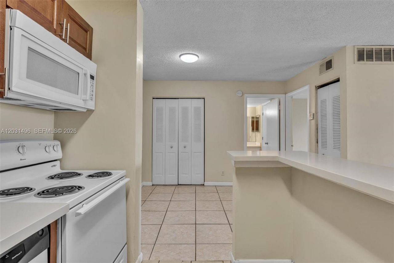 10765 Cleary Blvd , Unit 104, Plantation, FL 33324 Photo