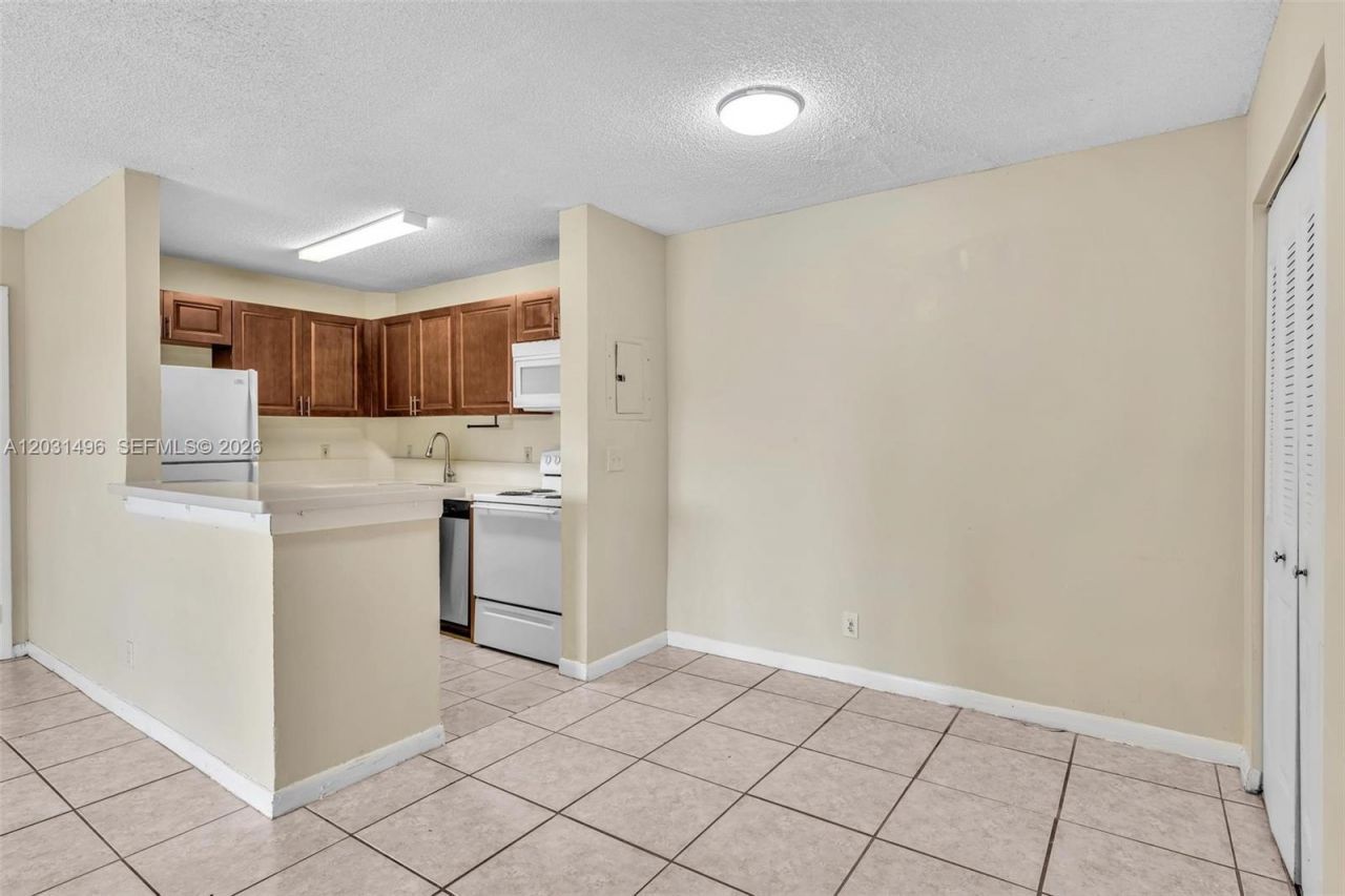 10765 Cleary Blvd , Unit 104, Plantation, FL 33324 Photo