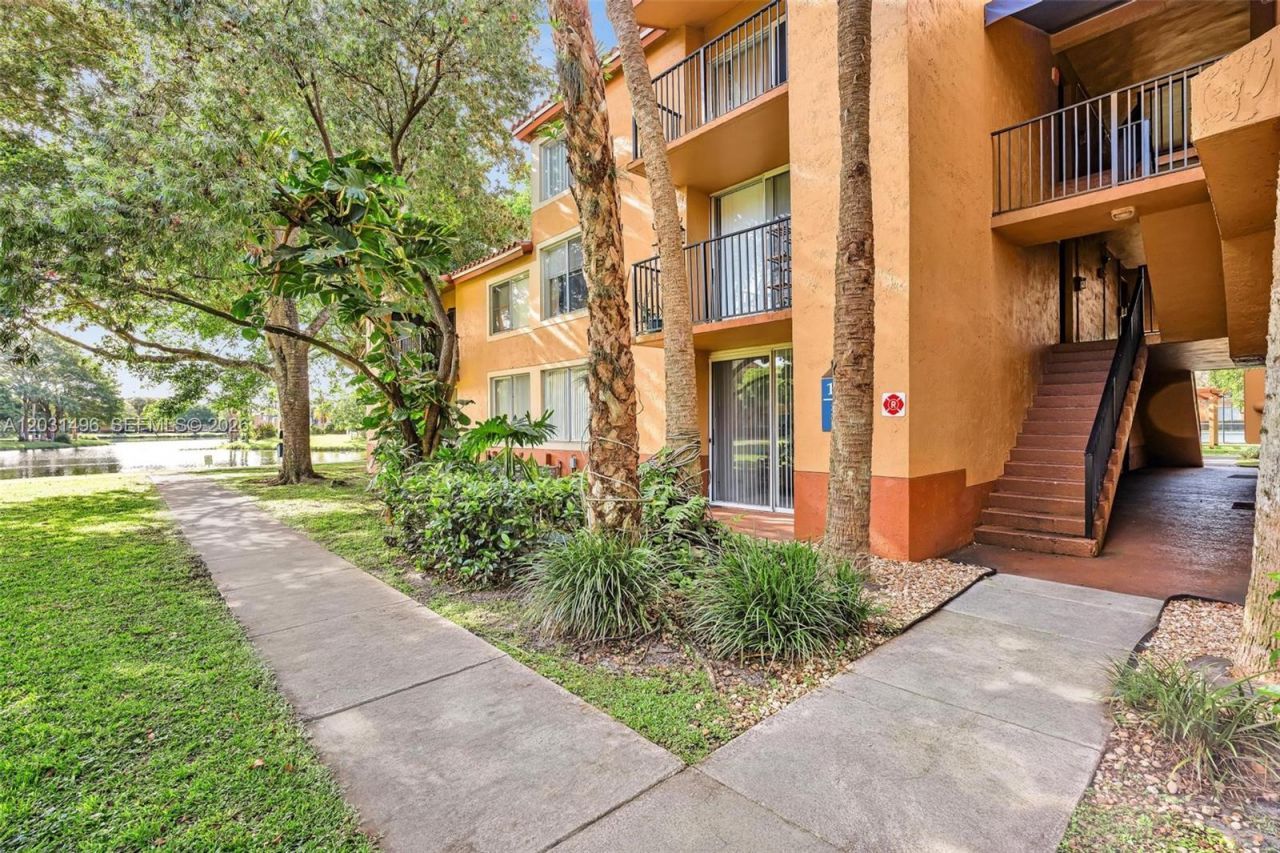 10765 Cleary Blvd , Unit 104, Plantation, FL 33324 Photo