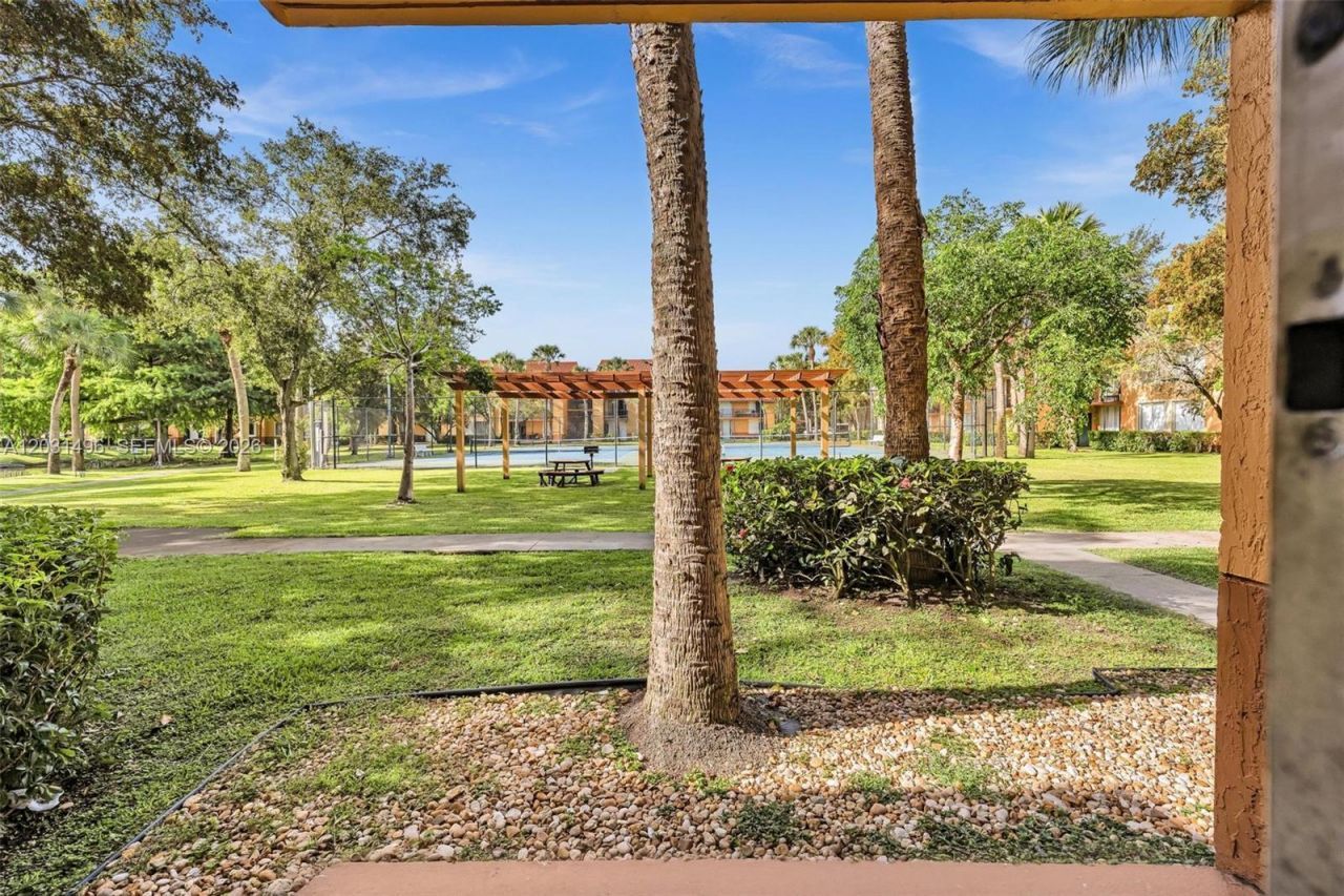 10765 Cleary Blvd , Unit 104, Plantation, FL 33324 Photo