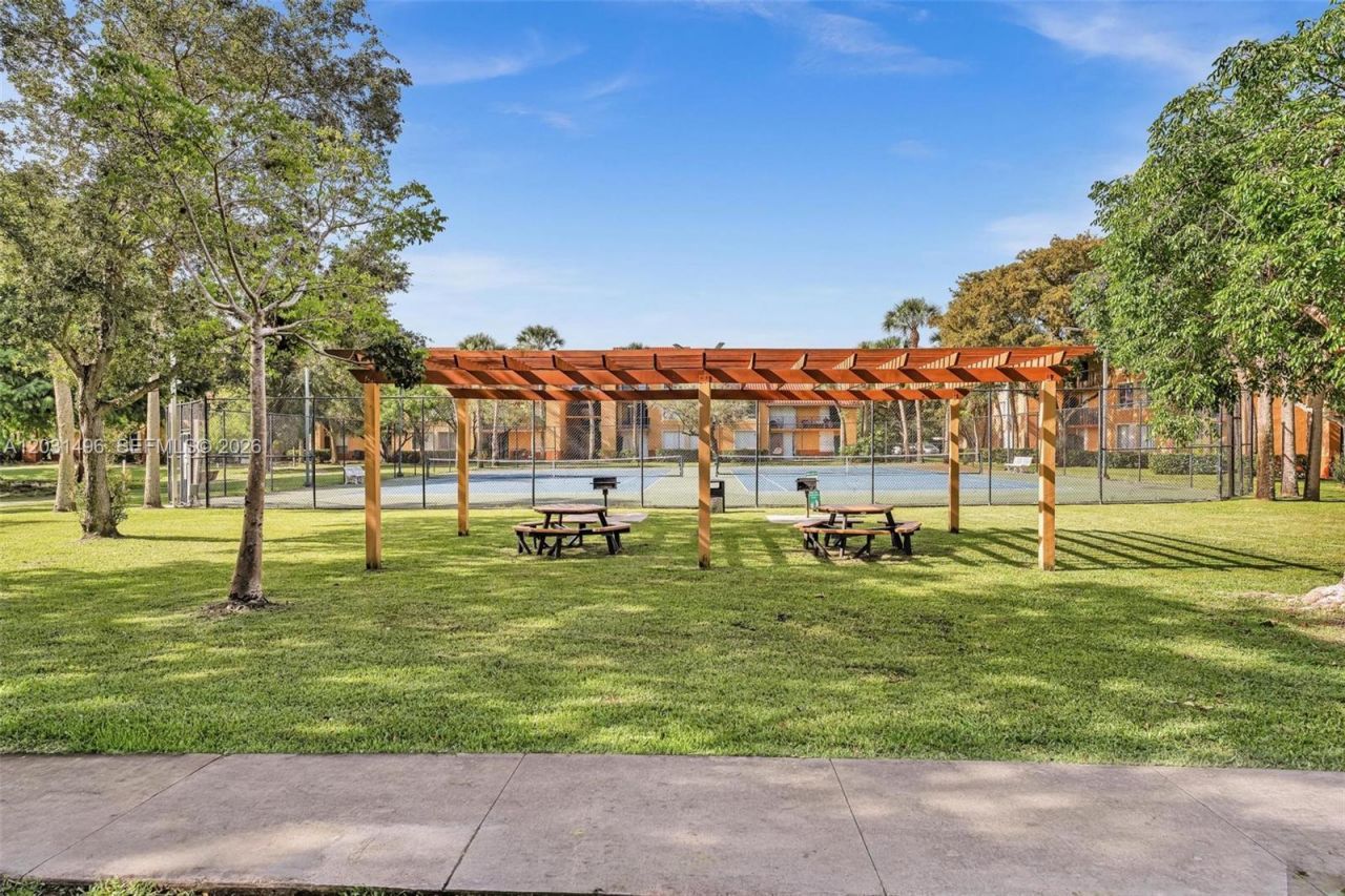 10765 Cleary Blvd , Unit 104, Plantation, FL 33324 Photo