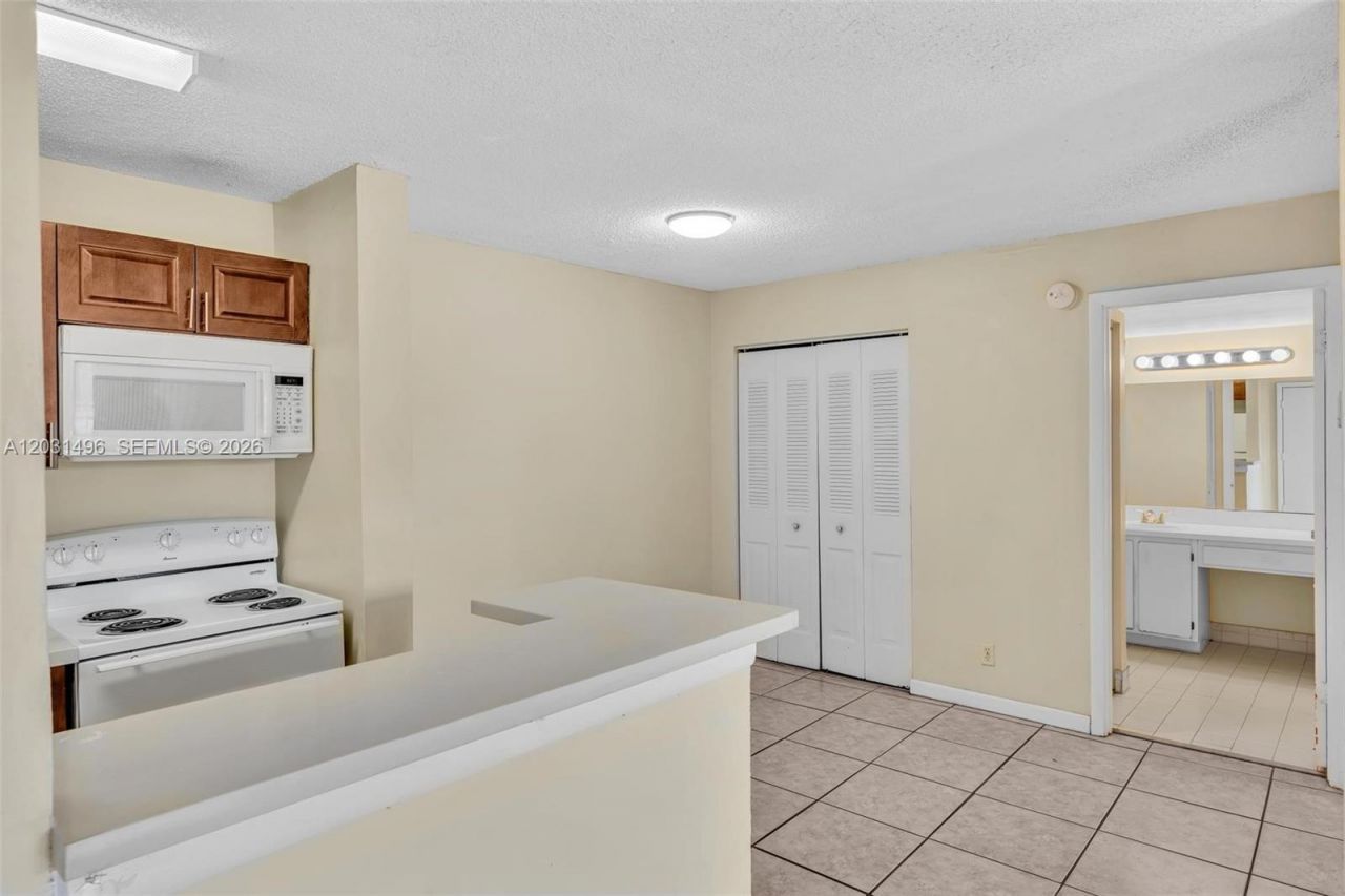 10765 Cleary Blvd , Unit 104, Plantation, FL 33324 Photo