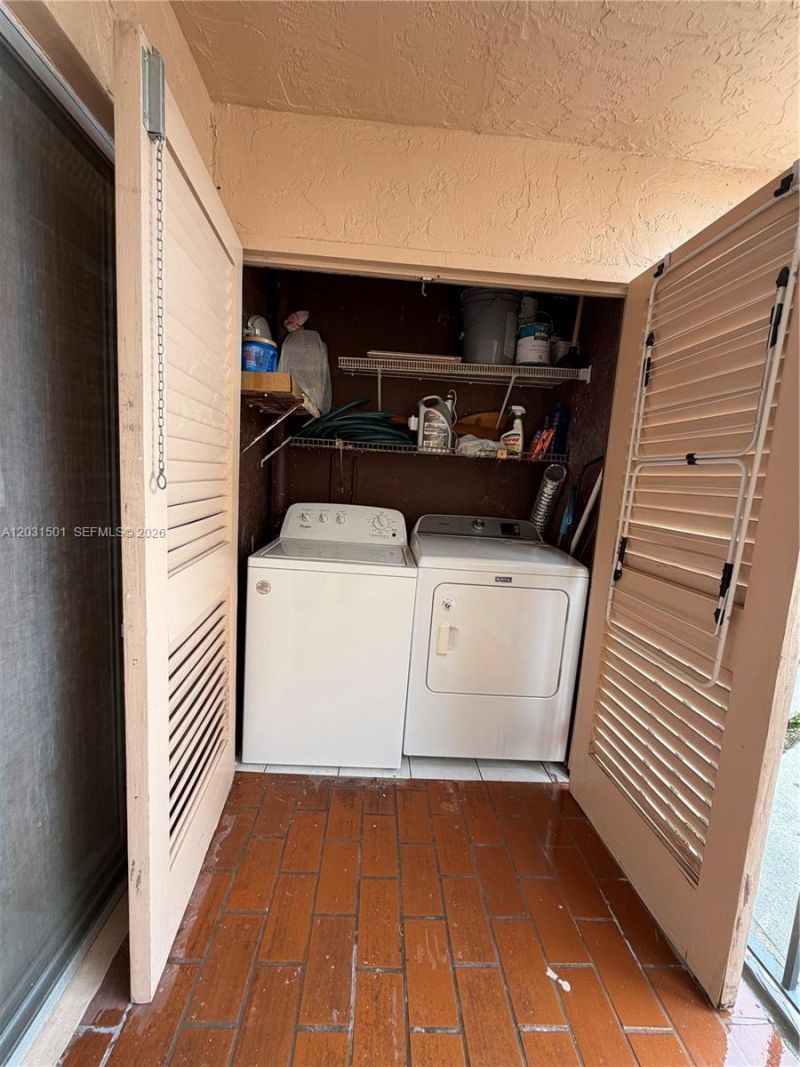 13701 Kendale Lakes Cir , Unit B-308, Miami, FL 33183 Photo