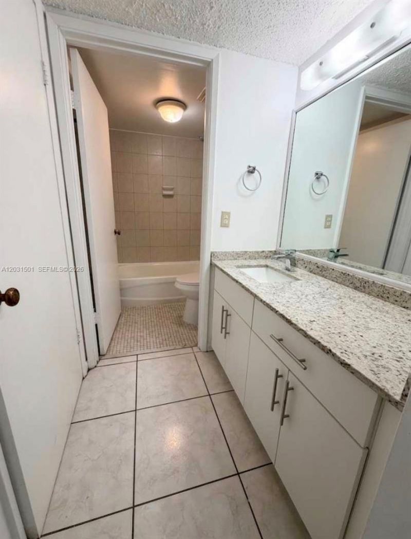 13701 Kendale Lakes Cir , Unit B-308, Miami, FL 33183 Photo