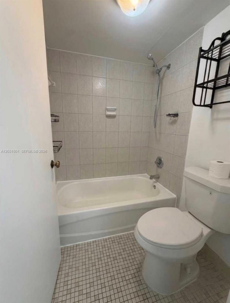 13701 Kendale Lakes Cir , Unit B-308, Miami, FL 33183 Photo