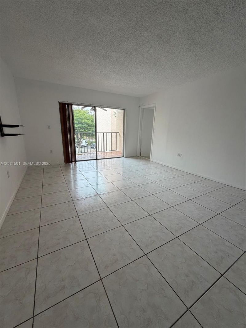 13701 Kendale Lakes Cir , Unit B-308, Miami, FL 33183 Photo