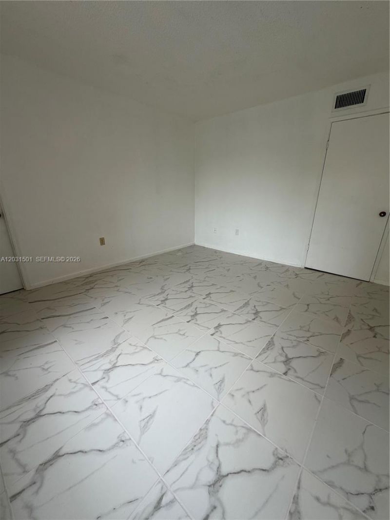13701 Kendale Lakes Cir , Unit B-308, Miami, FL 33183 Photo