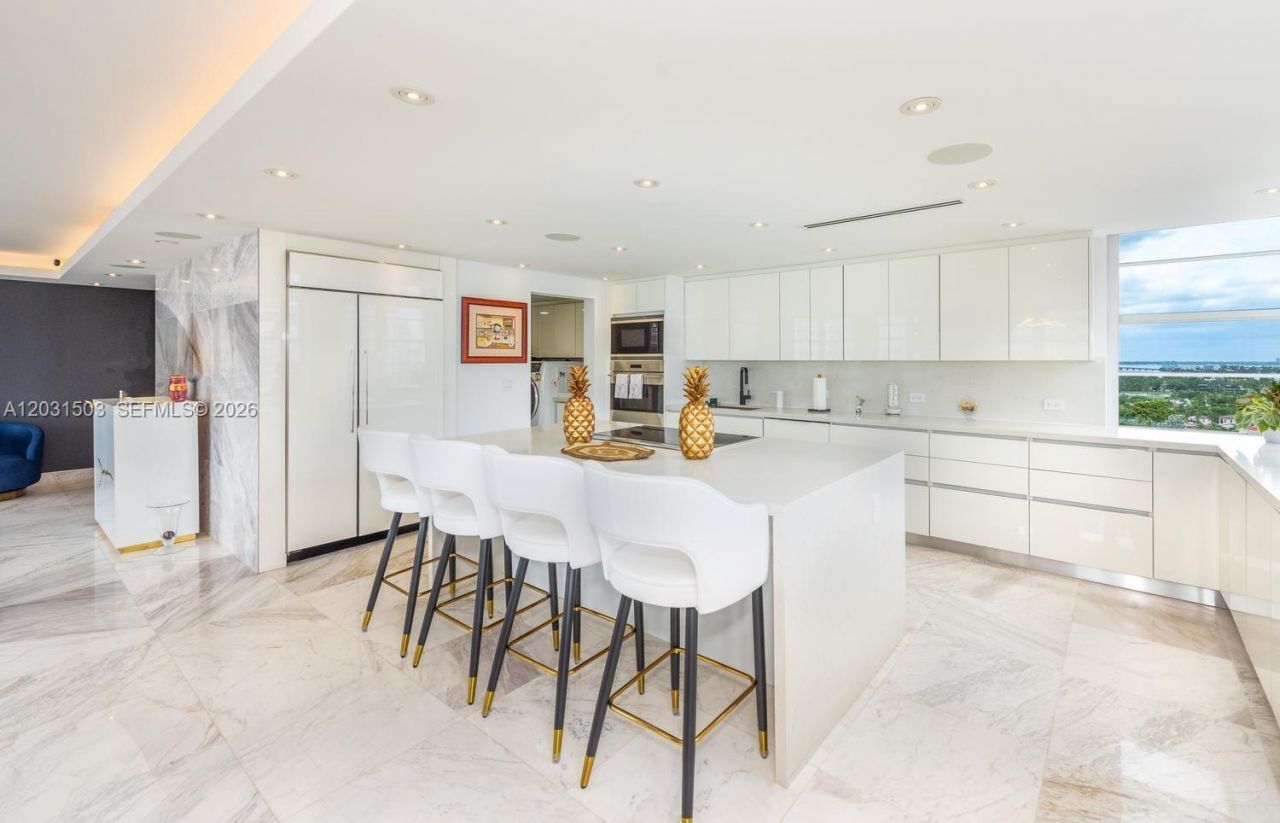 5660 Collins Ave , Unit 14C, Miami Beach, FL 33140 Photo