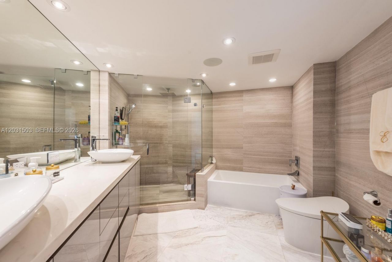 5660 Collins Ave , Unit 14C, Miami Beach, FL 33140 Photo