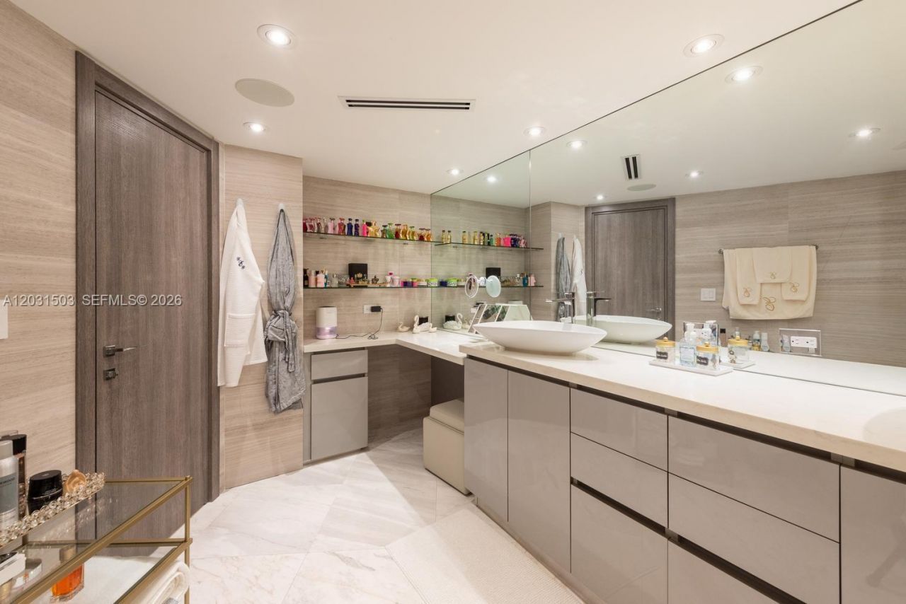 5660 Collins Ave , Unit 14C, Miami Beach, FL 33140 Photo