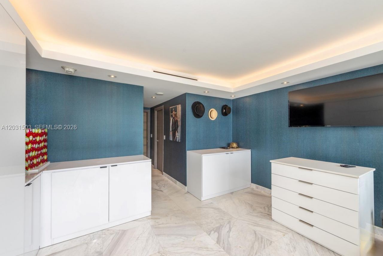 5660 Collins Ave , Unit 14C, Miami Beach, FL 33140 Photo