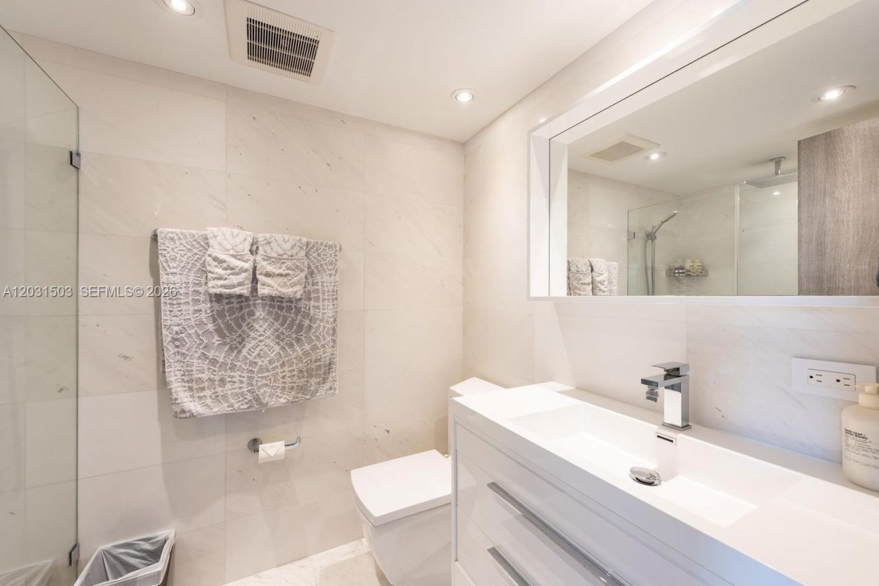 5660 Collins Ave , Unit 14C, Miami Beach, FL 33140 Photo