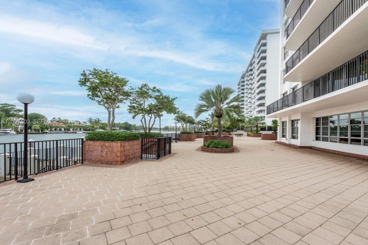 5660 Collins Ave , Unit 14C, Miami Beach, FL 33140 Photo