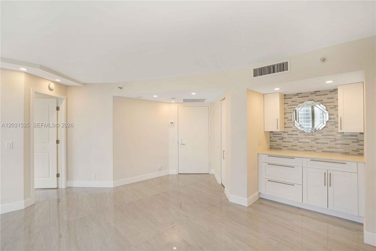 3500 Mystic Pointe Dr , Unit 1206, Aventura, FL 33180 Photo