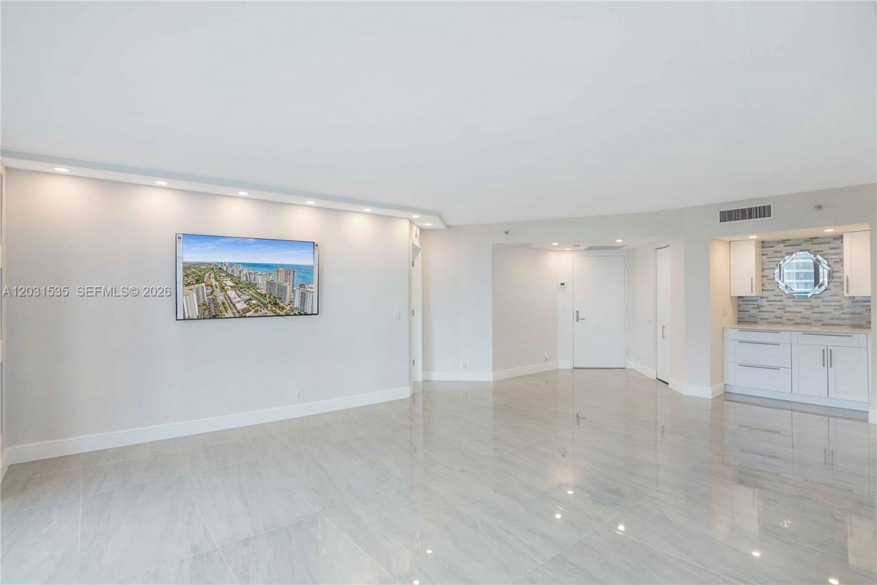 3500 Mystic Pointe Dr , Unit 1206, Aventura, FL 33180 Photo