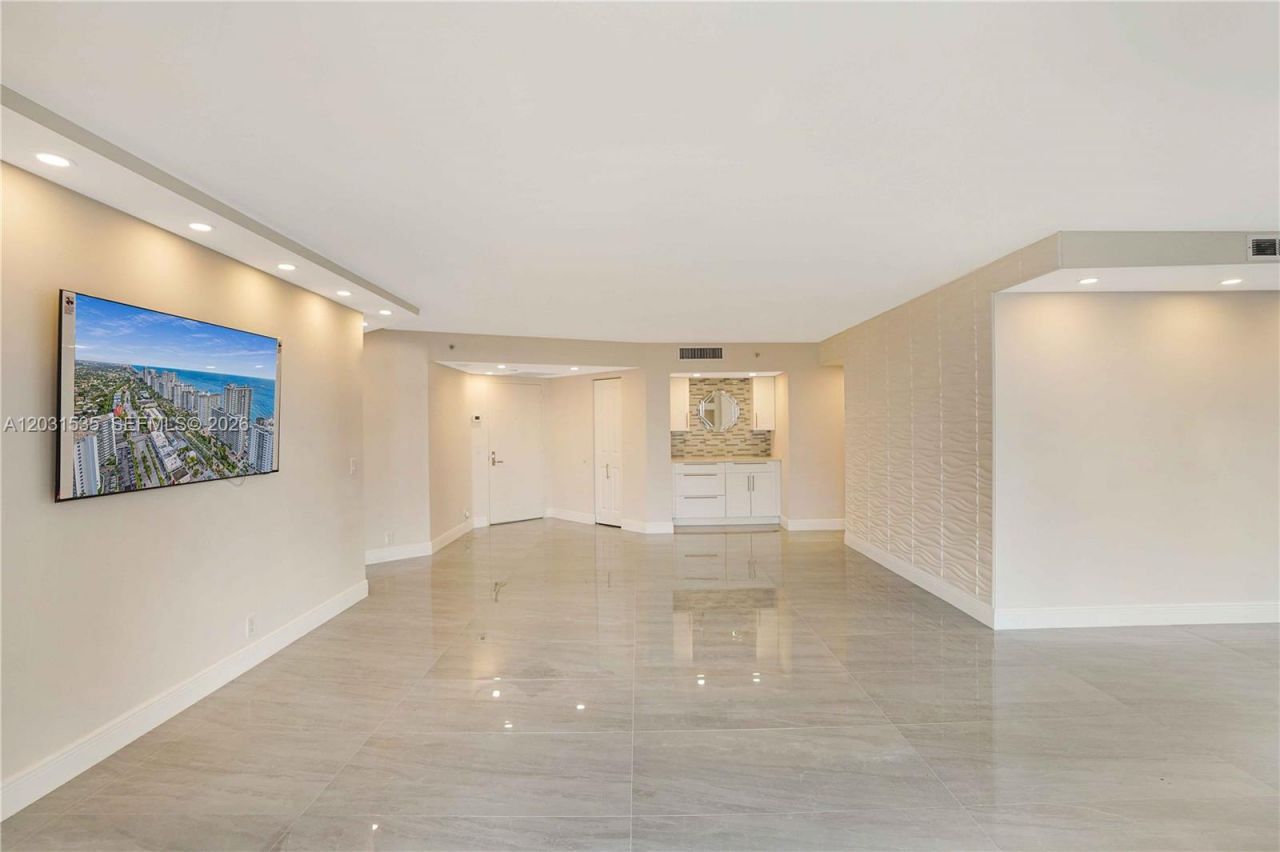3500 Mystic Pointe Dr , Unit 1206, Aventura, FL 33180 Photo