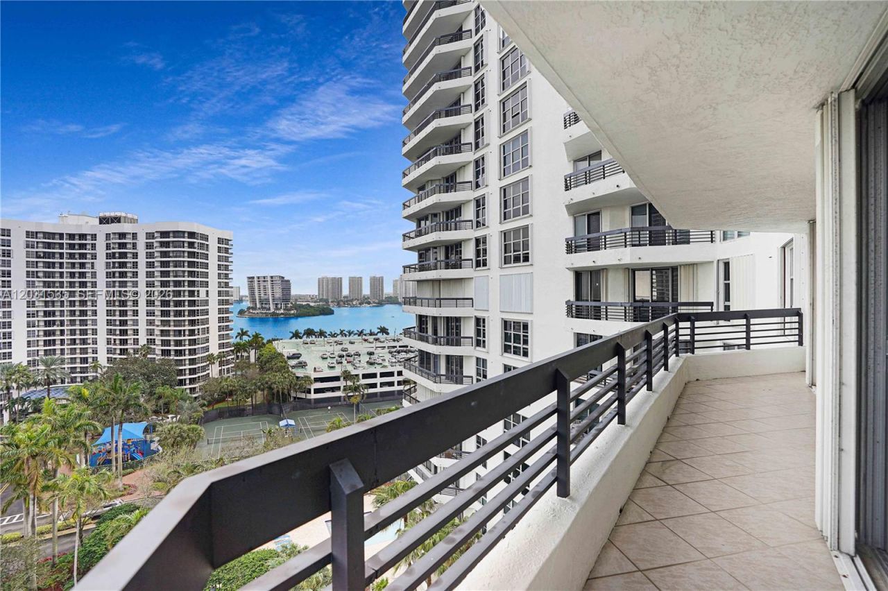 3500 Mystic Pointe Dr , Unit 1206, Aventura, FL 33180 Photo