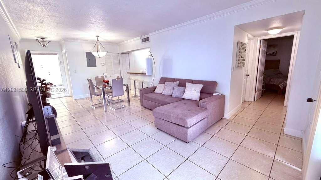 9711 Fontainebleau Blvd , Unit D105, Miami, FL 33172 Photo