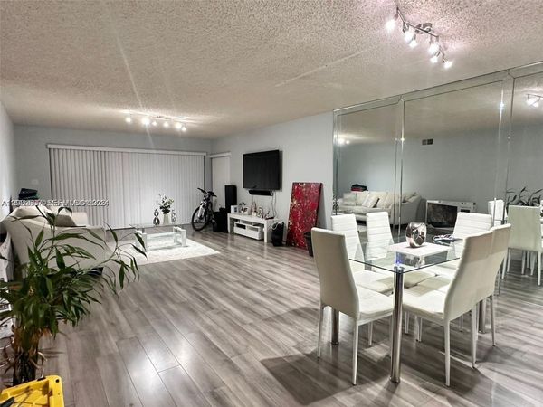 601 Ives Dairy Rd , Unit 401-8, Miami, FL 33179