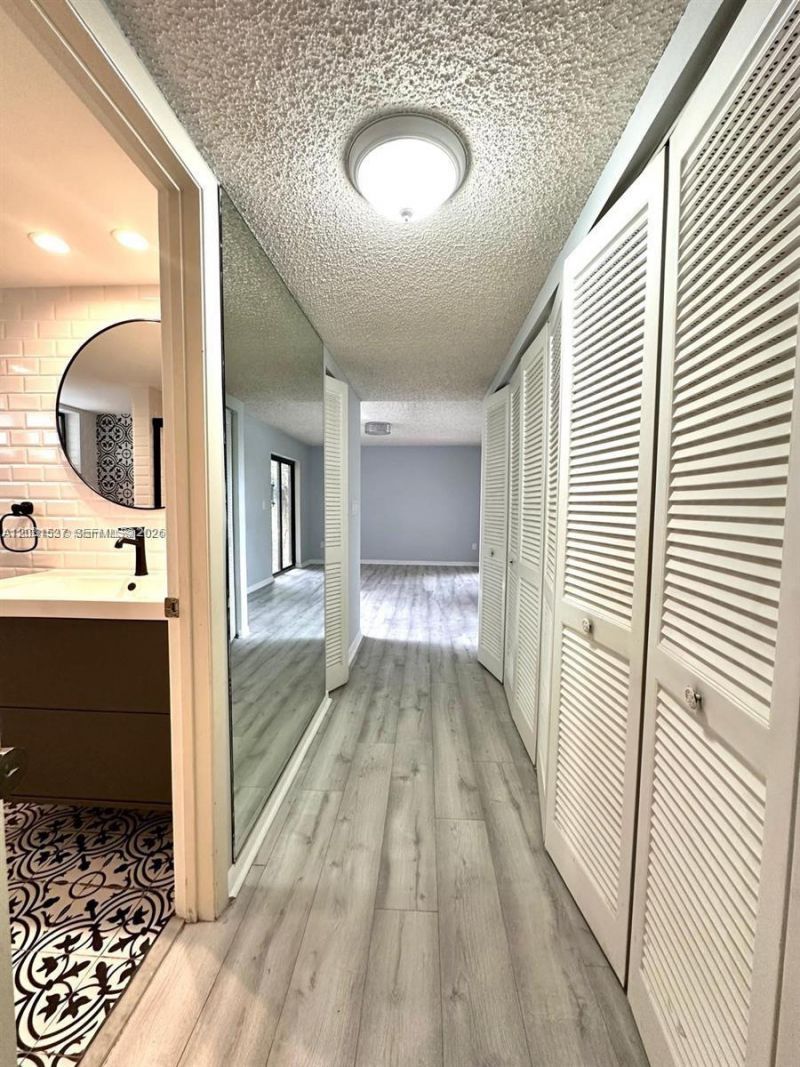 601 Ives Dairy Rd , Unit 401-8, Miami, FL 33179 Photo