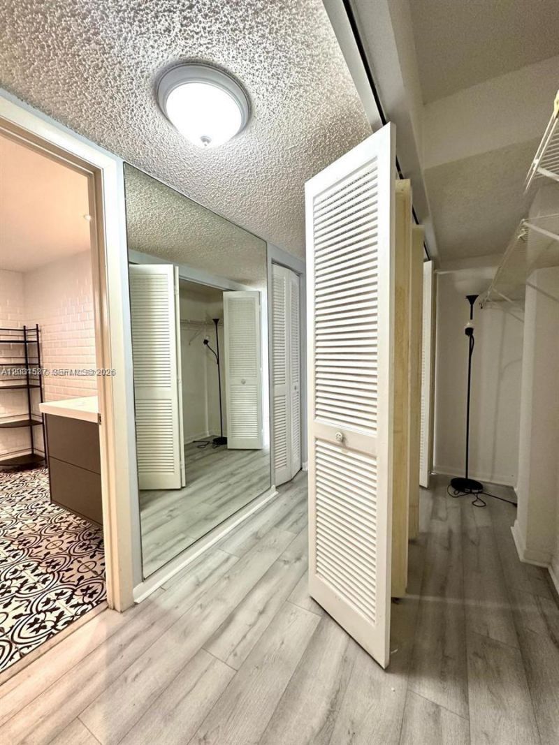 601 Ives Dairy Rd , Unit 401-8, Miami, FL 33179 Photo