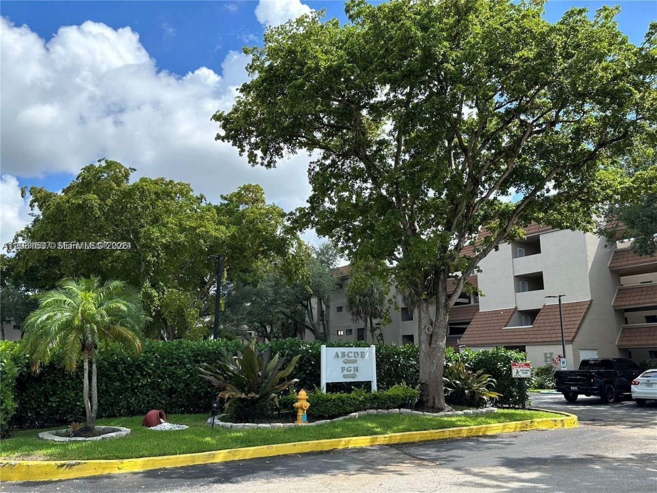 601 Ives Dairy Rd , Unit 401-8, Miami, FL 33179 Photo
